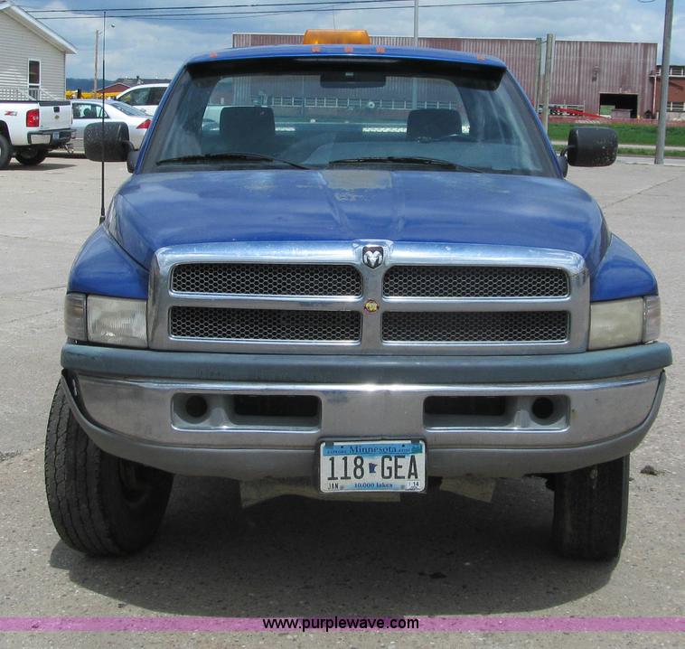 image for item F8584 1997 Dodge Ram 2500 ST Club Cab pickup truck