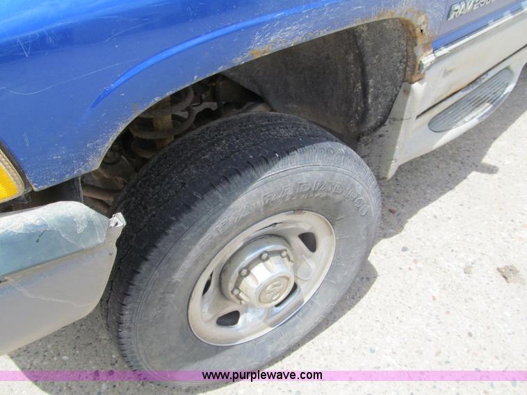 image for item F8584 1997 Dodge Ram 2500 ST Club Cab pickup truck