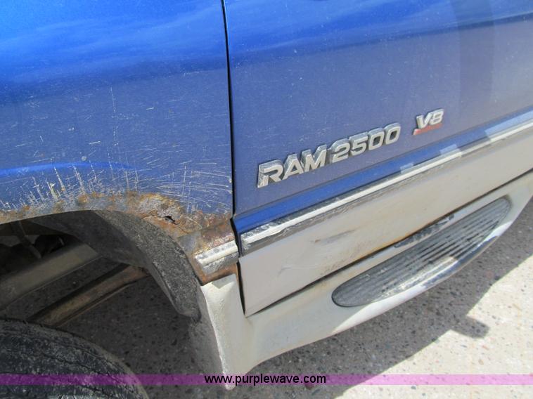 image for item F8584 1997 Dodge Ram 2500 ST Club Cab pickup truck