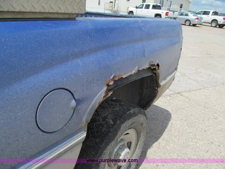 image for item F8584 1997 Dodge Ram 2500 ST Club Cab pickup truck