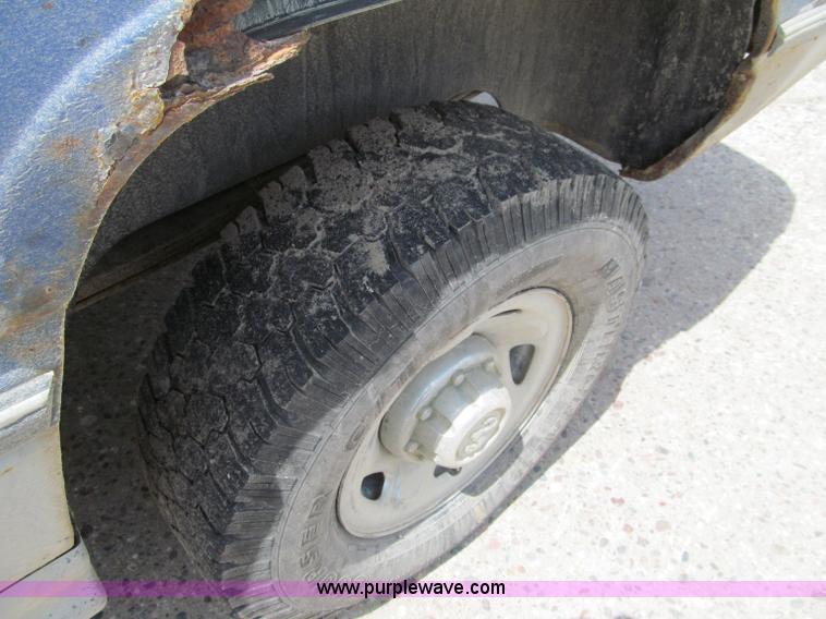 image for item F8584 1997 Dodge Ram 2500 ST Club Cab pickup truck