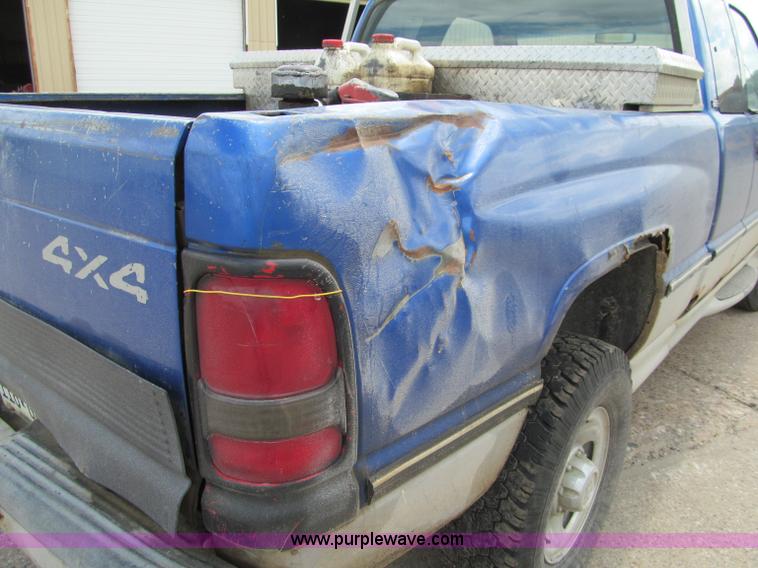 image for item F8584 1997 Dodge Ram 2500 ST Club Cab pickup truck