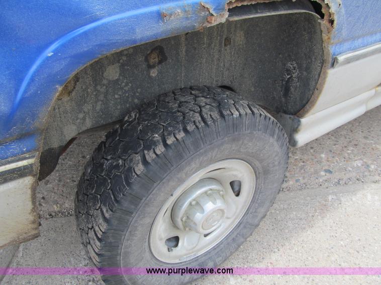 image for item F8584 1997 Dodge Ram 2500 ST Club Cab pickup truck