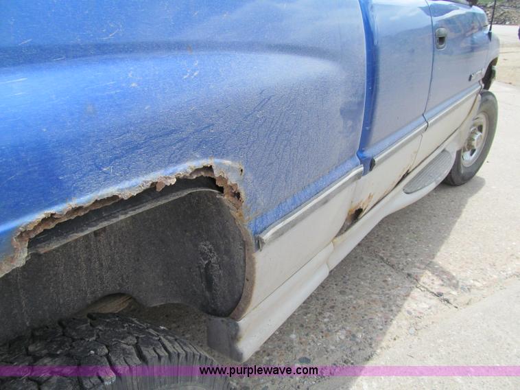 image for item F8584 1997 Dodge Ram 2500 ST Club Cab pickup truck