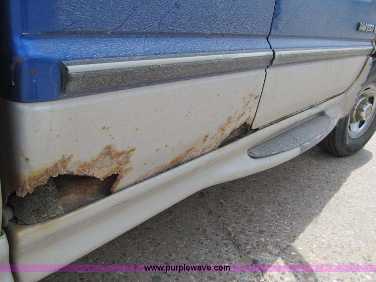 image for item F8584 1997 Dodge Ram 2500 ST Club Cab pickup truck