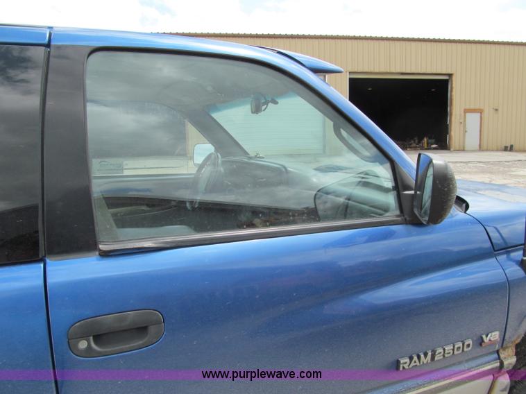 image for item F8584 1997 Dodge Ram 2500 ST Club Cab pickup truck