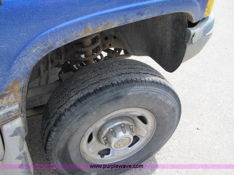 image for item F8584 1997 Dodge Ram 2500 ST Club Cab pickup truck