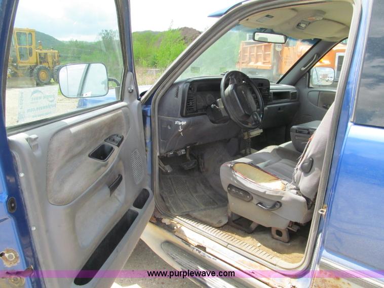 image for item F8584 1997 Dodge Ram 2500 ST Club Cab pickup truck