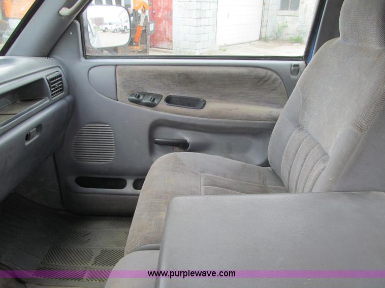 image for item F8584 1997 Dodge Ram 2500 ST Club Cab pickup truck