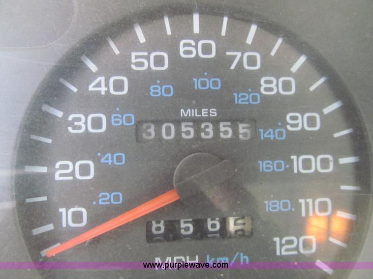 image for item F8584 1997 Dodge Ram 2500 ST Club Cab pickup truck