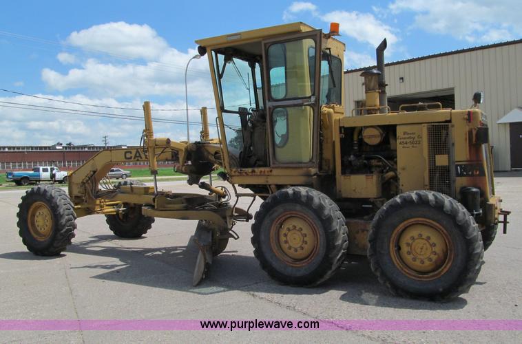 image for item F8585 1977 Caterpillar 120G articulated motor grader