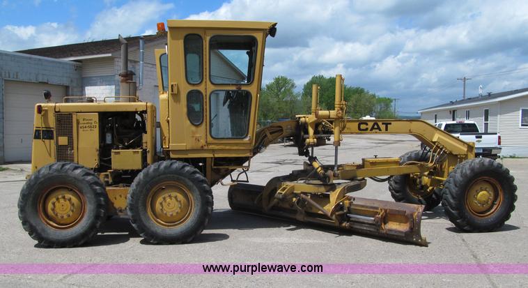 image for item F8585 1977 Caterpillar 120G articulated motor grader