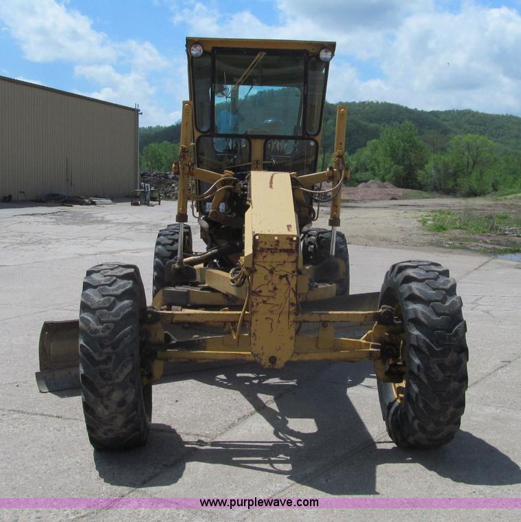 image for item F8585 1977 Caterpillar 120G articulated motor grader
