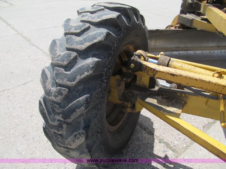 image for item F8585 1977 Caterpillar 120G articulated motor grader