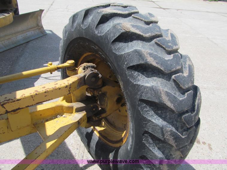 image for item F8585 1977 Caterpillar 120G articulated motor grader