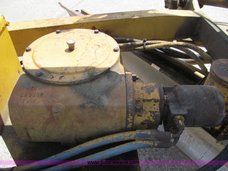 image for item F8585 1977 Caterpillar 120G articulated motor grader