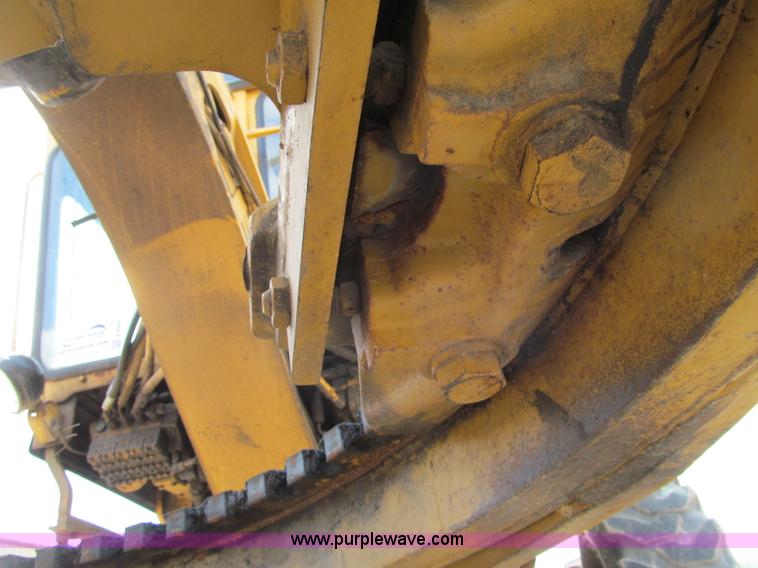 image for item F8585 1977 Caterpillar 120G articulated motor grader