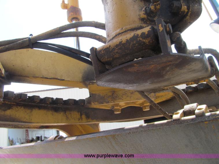 image for item F8585 1977 Caterpillar 120G articulated motor grader