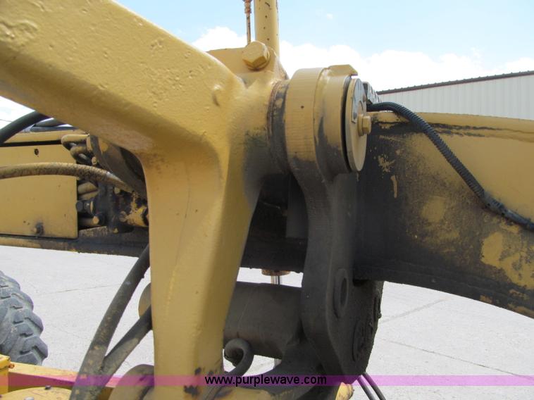 image for item F8585 1977 Caterpillar 120G articulated motor grader