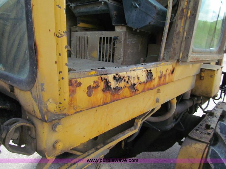 image for item F8585 1977 Caterpillar 120G articulated motor grader