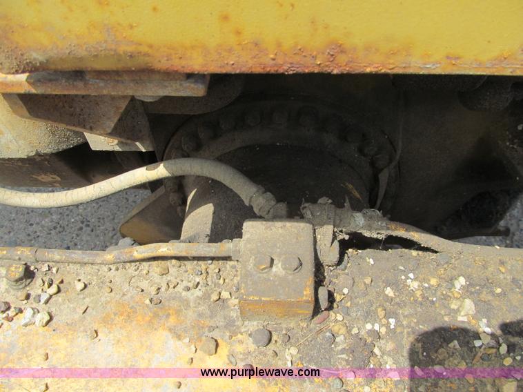 image for item F8585 1977 Caterpillar 120G articulated motor grader