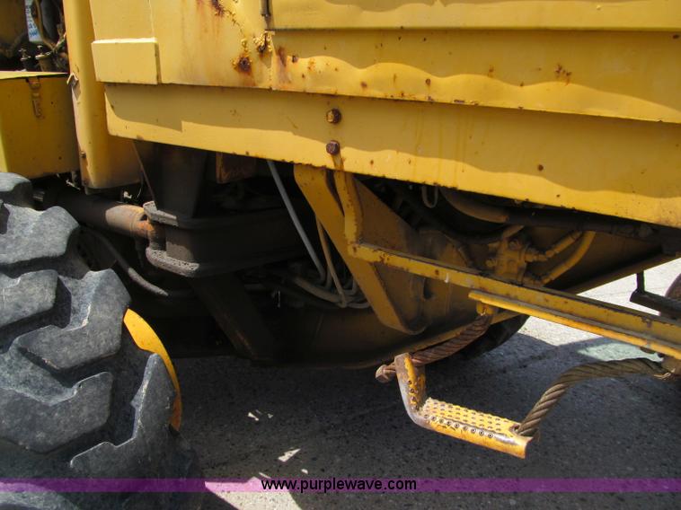 image for item F8585 1977 Caterpillar 120G articulated motor grader