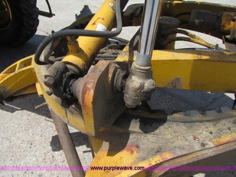 image for item F8585 1977 Caterpillar 120G articulated motor grader