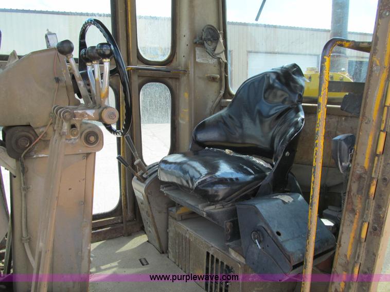 image for item F8585 1977 Caterpillar 120G articulated motor grader