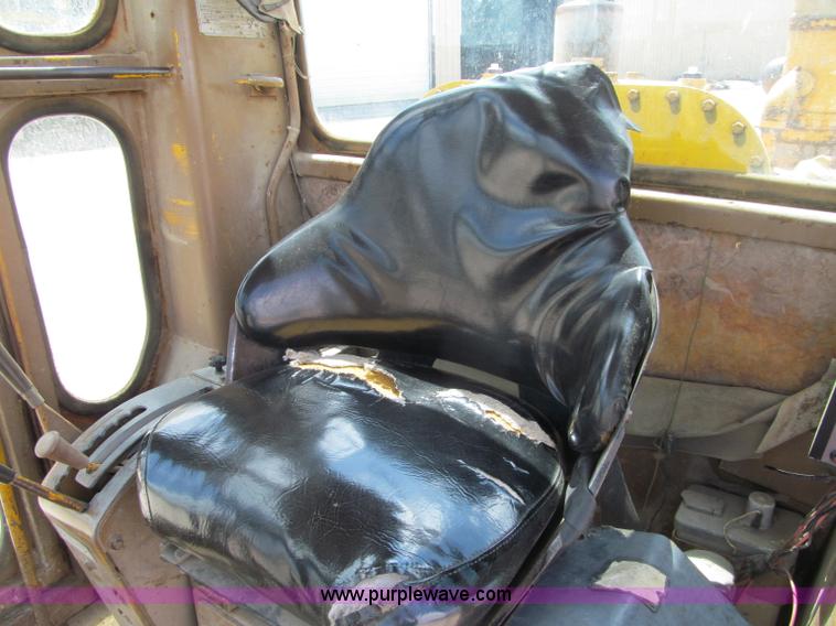 image for item F8585 1977 Caterpillar 120G articulated motor grader