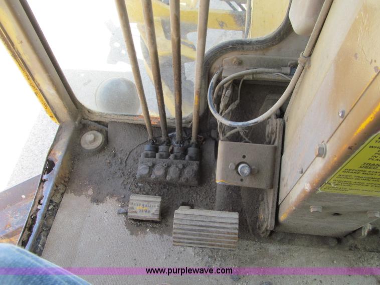 image for item F8585 1977 Caterpillar 120G articulated motor grader