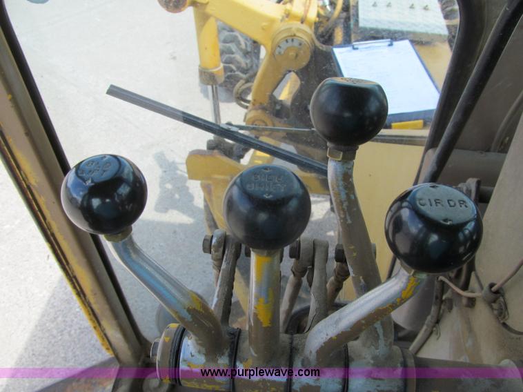 image for item F8585 1977 Caterpillar 120G articulated motor grader