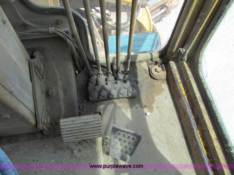 image for item F8585 1977 Caterpillar 120G articulated motor grader