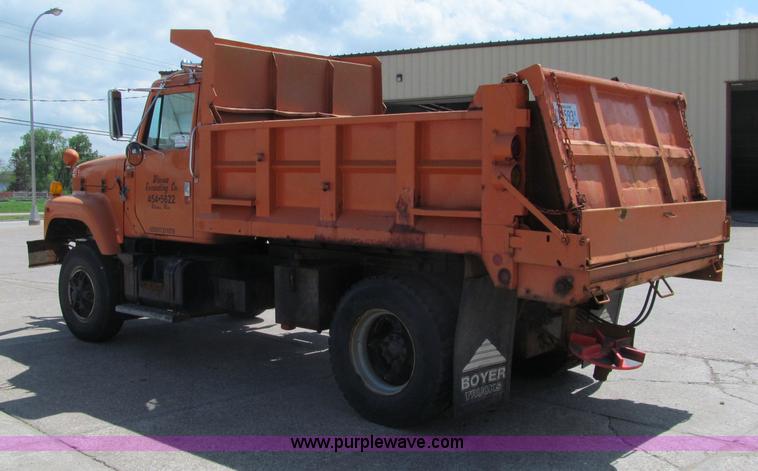 image for item F8586 1991 International 2554 dump truck