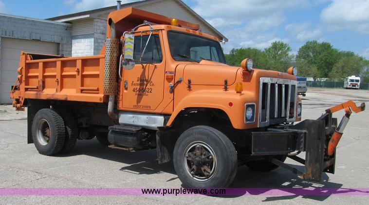 image for item F8586 1991 International 2554 dump truck