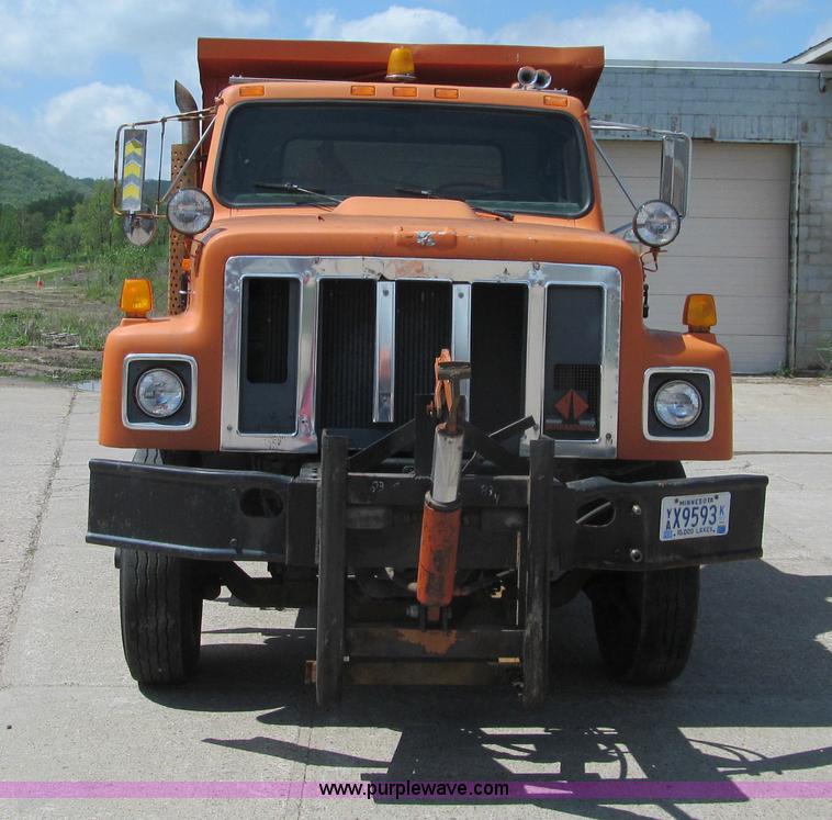 image for item F8586 1991 International 2554 dump truck