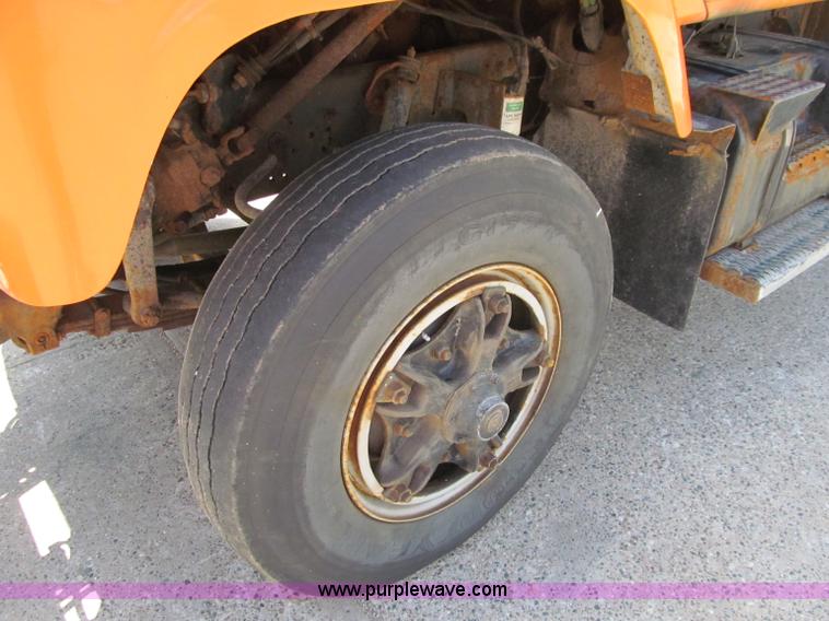 image for item F8586 1991 International 2554 dump truck