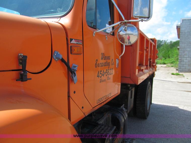 image for item F8586 1991 International 2554 dump truck