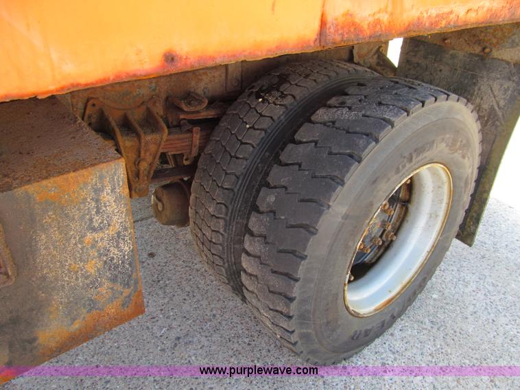 image for item F8586 1991 International 2554 dump truck