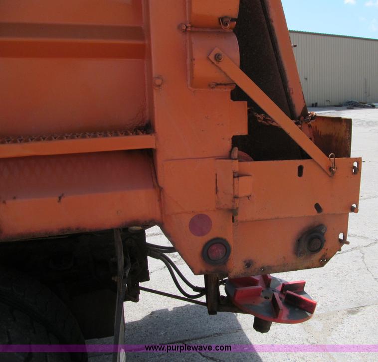 image for item F8586 1991 International 2554 dump truck