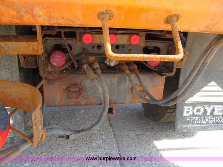 image for item F8586 1991 International 2554 dump truck