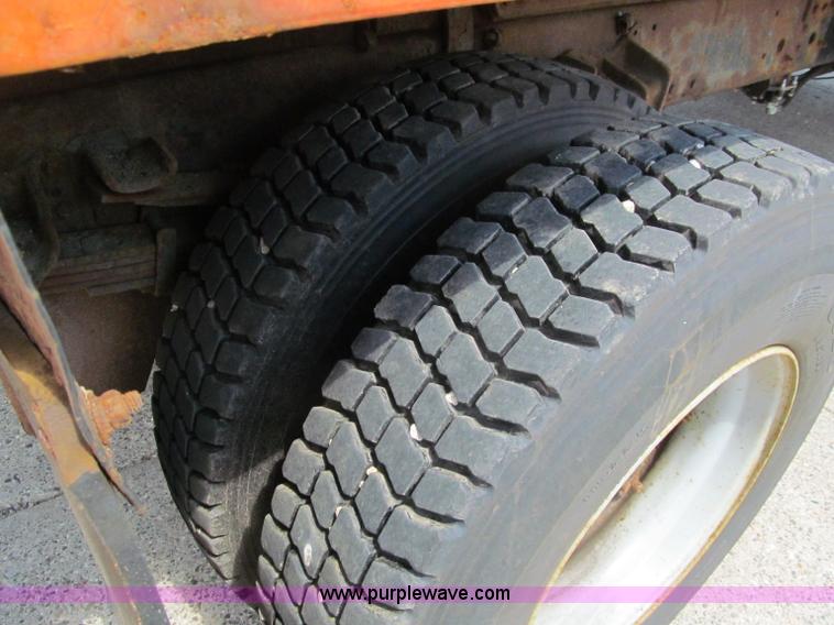 image for item F8586 1991 International 2554 dump truck