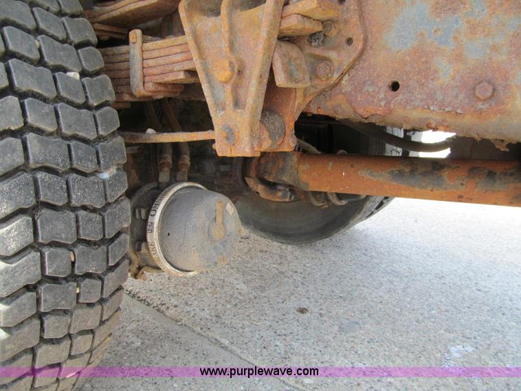 image for item F8586 1991 International 2554 dump truck