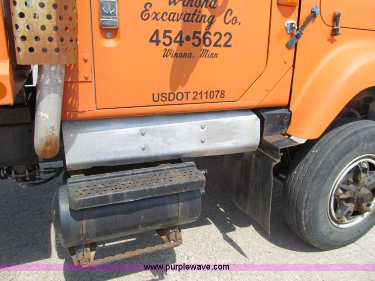 image for item F8586 1991 International 2554 dump truck