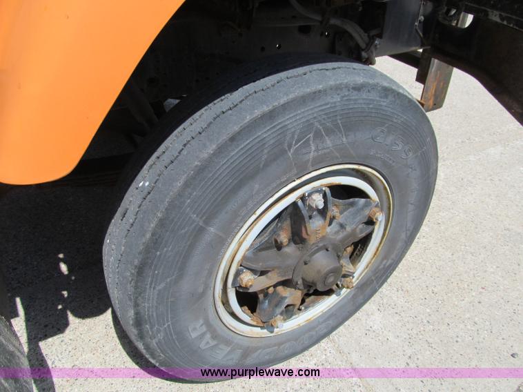 image for item F8586 1991 International 2554 dump truck