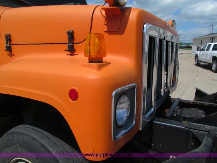 image for item F8586 1991 International 2554 dump truck