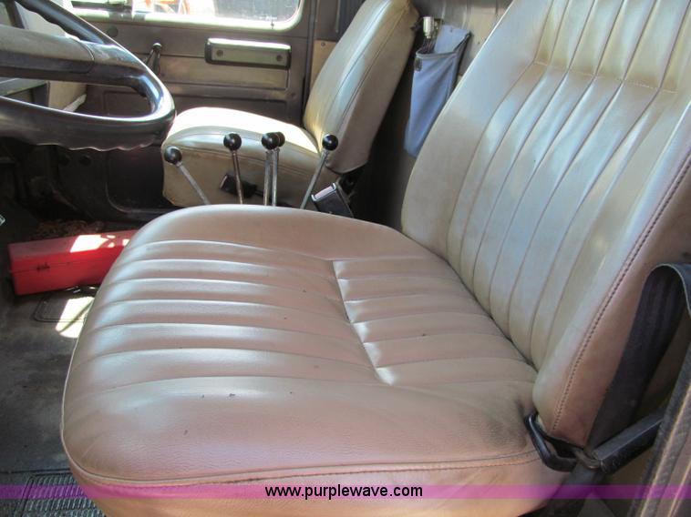 image for item F8586 1991 International 2554 dump truck