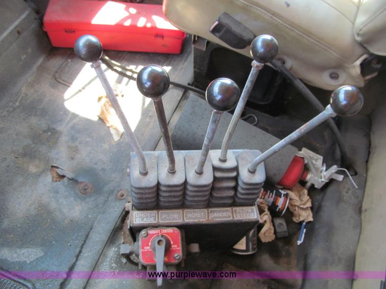 image for item F8586 1991 International 2554 dump truck