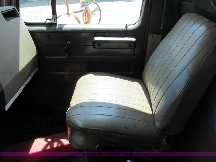 image for item F8586 1991 International 2554 dump truck