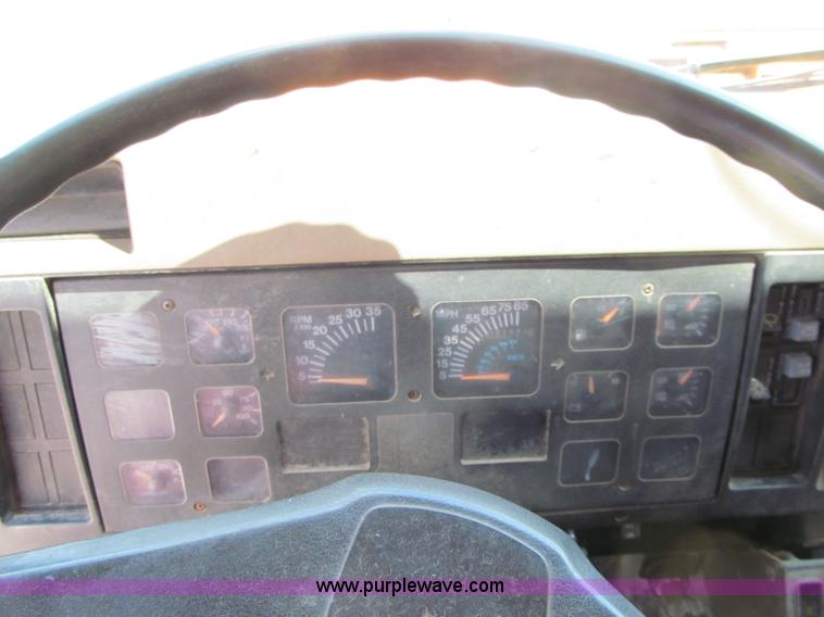 image for item F8586 1991 International 2554 dump truck