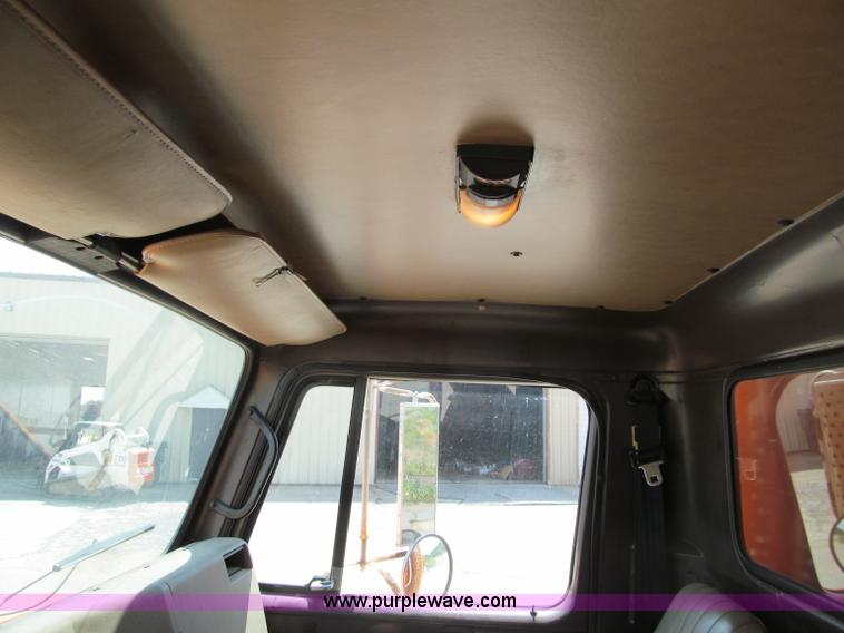 image for item F8586 1991 International 2554 dump truck